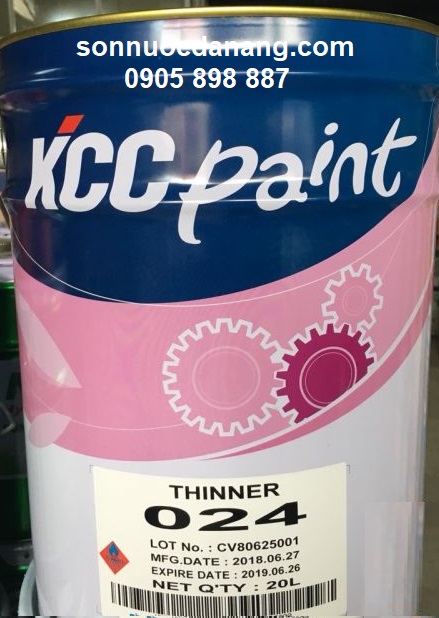 Dung Môi Pha Sơn Epoxy KCC Thinner 024 tại Đà Nẵng Hà Nội Hồ Chí Minh là 01 loại Dung môi pha sơn Thinner 024 là một hóa chất lỏng dạng dung dịch, không màu, có mùi đặc trưng, không tan trong nước. Dung môi dùng để pha sơn epoxy trong quá trình thi công được dễ dàng hơn. Ngoài ra dung môi pha sơn Thinner 024 hãng KCC Hàn Quốc còn có tác dụng lau sàn bê tông khi sàn bê tông bị thấm dầu, vệ sinh các dụng cụ thi công sơn epoxy như máy phun sơn, cào sơn....